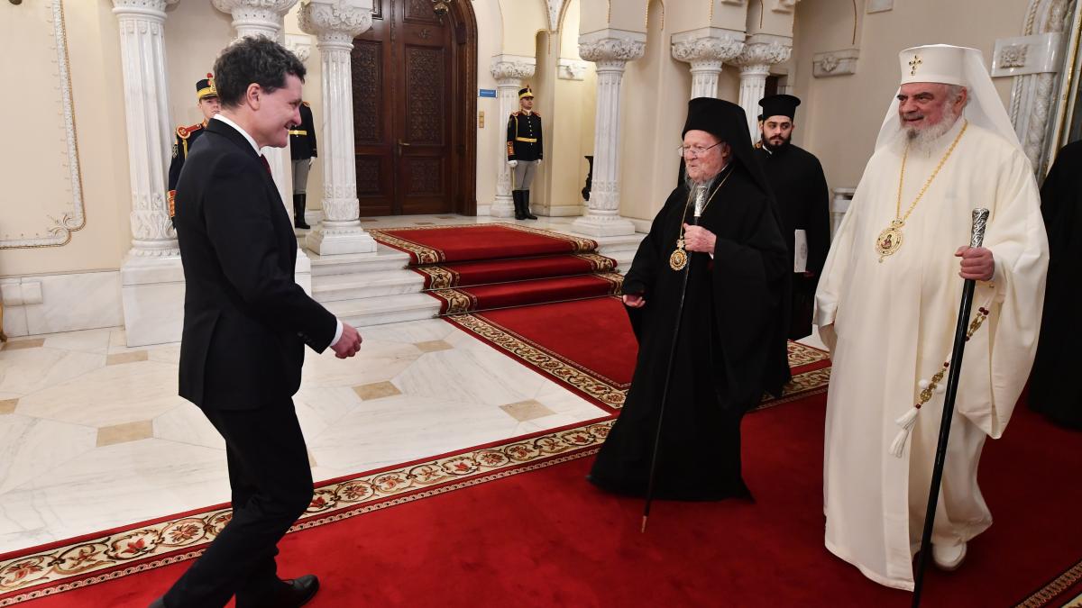 Nicuser Dan a decorat Patriarhul Daniel