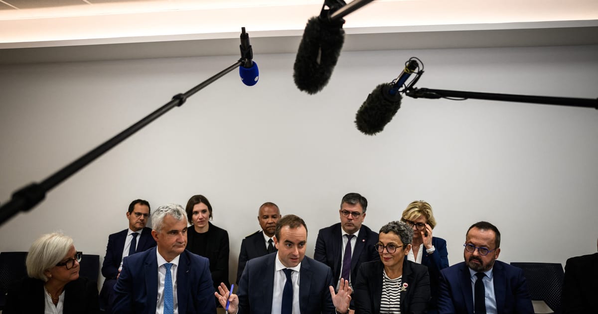 Opozitia furioasa ametint premierul francez pentru buget