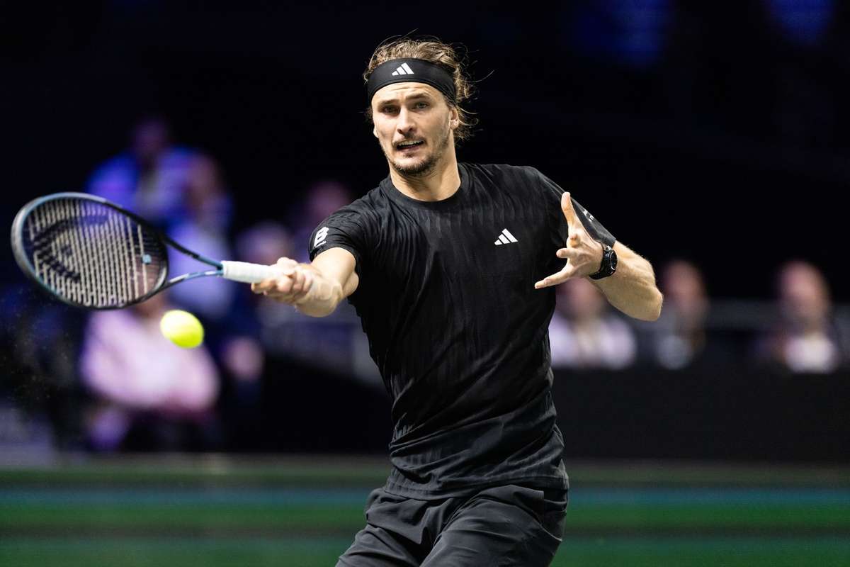 Tracker de Tenis Sinner si Zverev dueluri tari la Paris