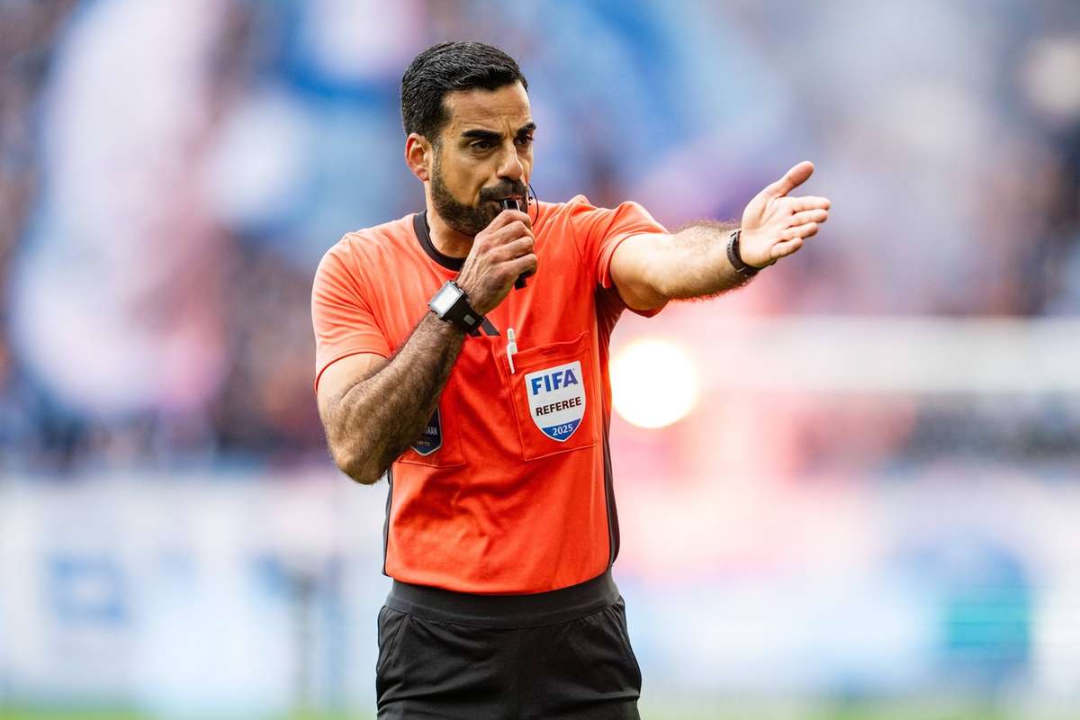 cine arbitreaza meciul fcsb si young boys
