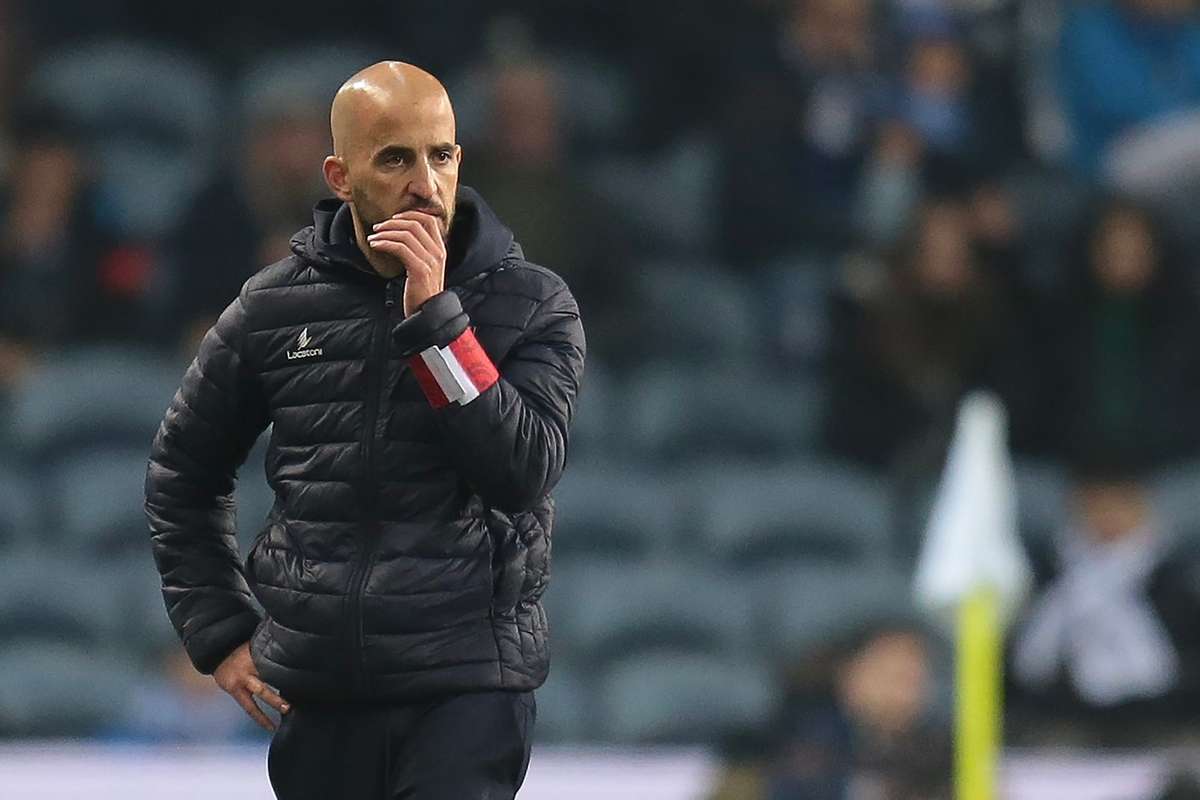 Antrenor strain pentru Universitatea Craiova Negocieri cu un tehnician de la Chelsea si Porto