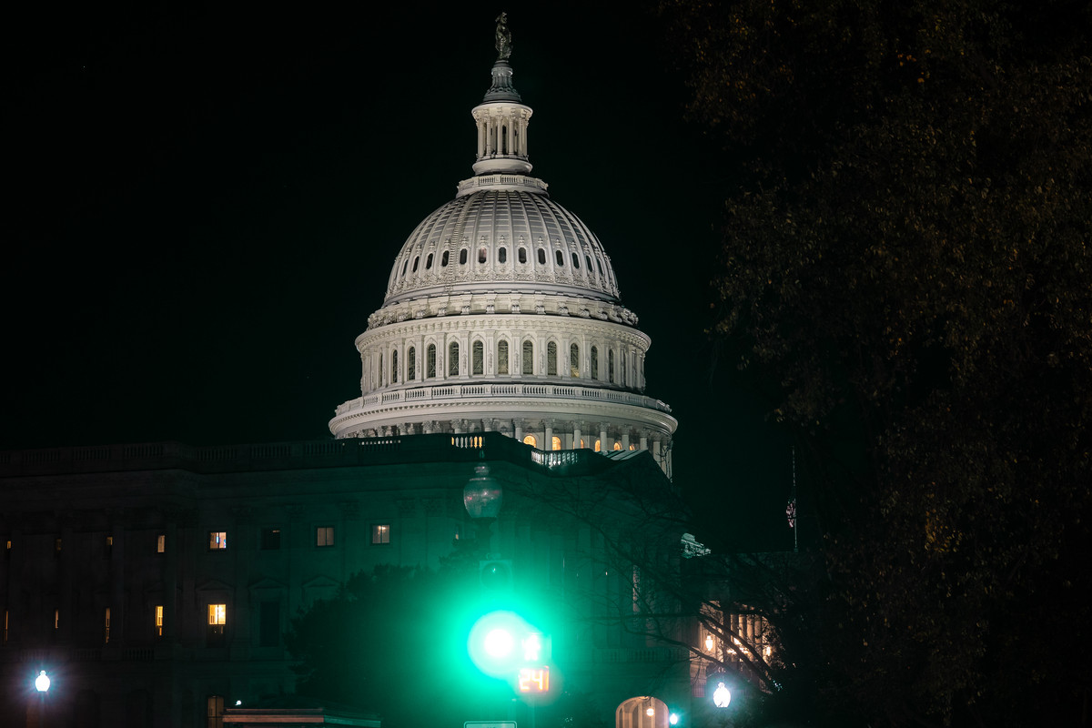 Camera Reprezentantilor voteaza redeschiderea guvernului dupa 43 de zile