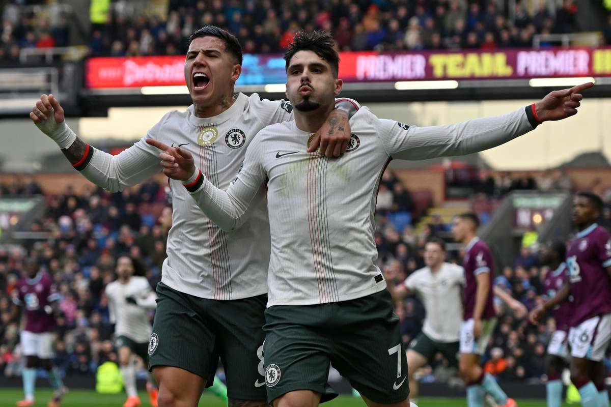 Chelsea castiga la Burnley si urca pe locul doi