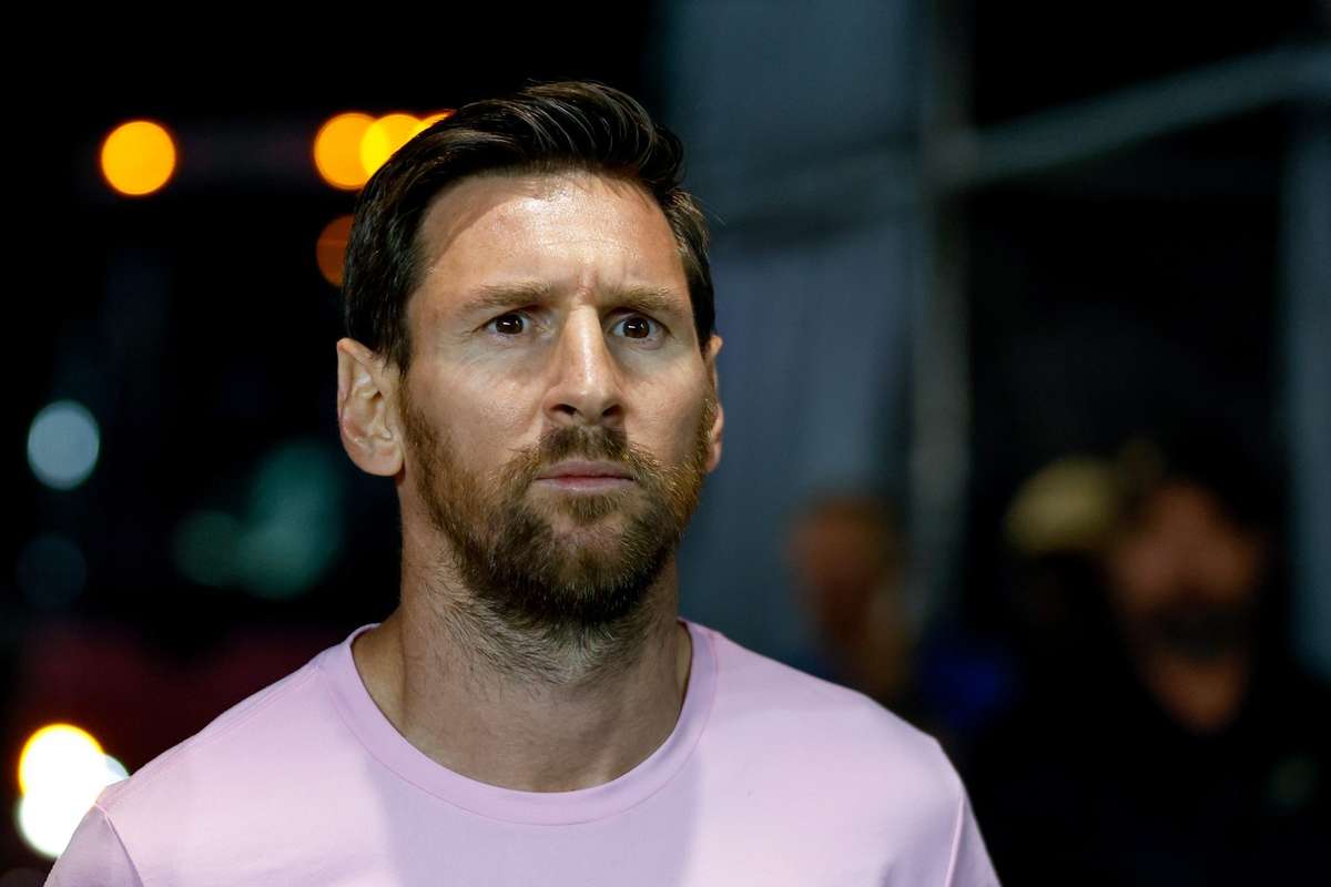 Ramanerea lui Messi la Barcelona poate aduce 200 milioane euro