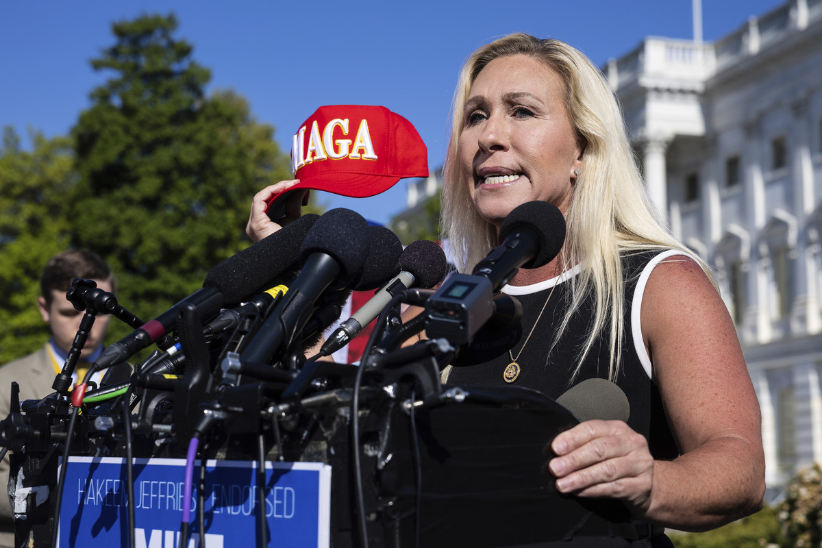 Trump se framanta iar Democratii se bucura de conflict