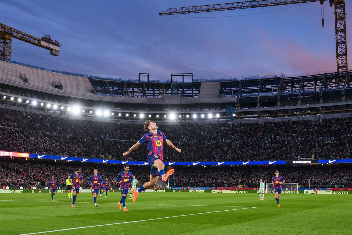 VIDEO Revenirea Barcelonei pe Camp Nou vazuta din tribuna