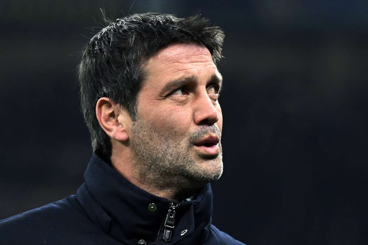 Cristian Chivu va transporta tora olimpic naintea ceremoniei de deschidere a Jocurilor Olimpice 2026