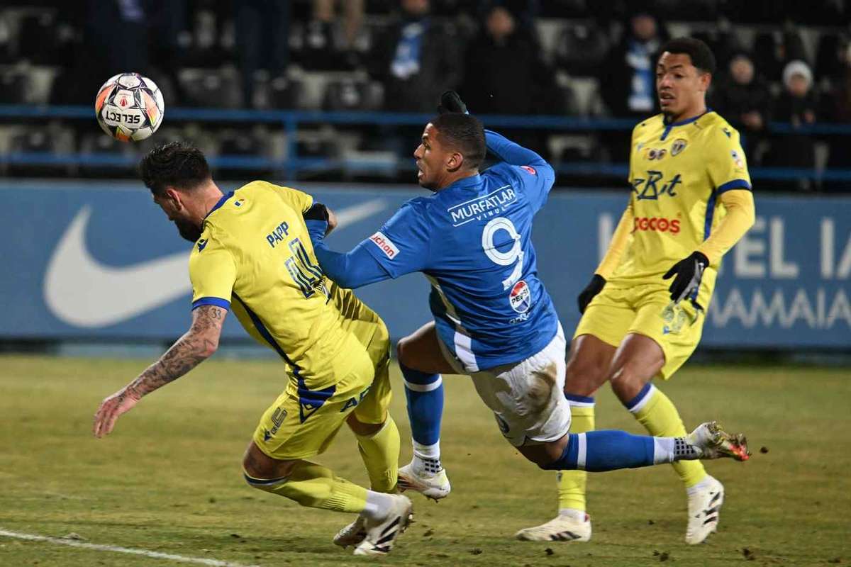 LIVE 14 30 Superliga Petrolul Farul Lupii si Marinarii se dueleaza pentru a iesi din criza