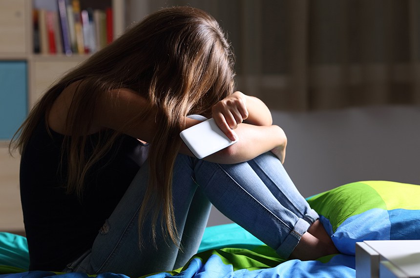 O fetita de 14 ani cercetata de DIICOT Oradea pentru pornografie infantila santaj si viol a fost arestata pentru 15 zile