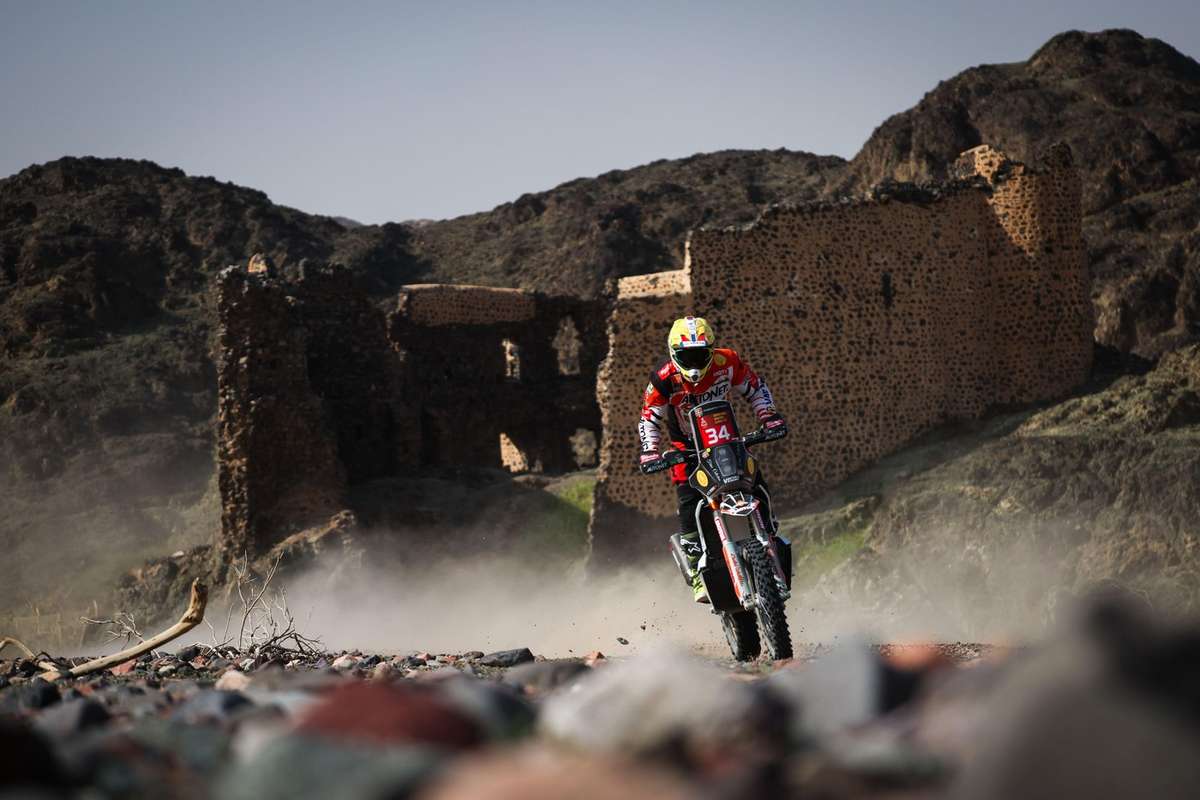 argentinianul luciano benavides ktm a castigat raliul dakar 2026 gyenes a terminat pe locul 25