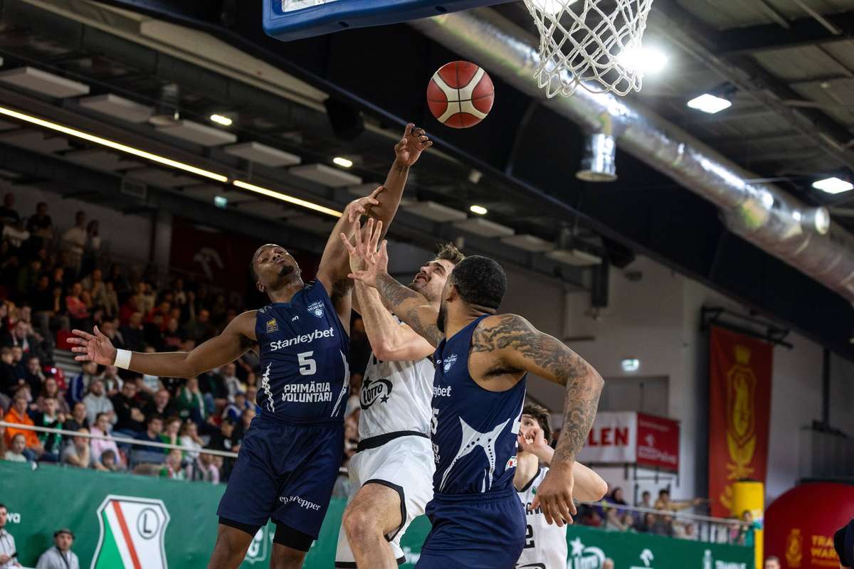 CSO Voluntari invinge clar Ramnicu Valcea si devine noul lider al Ligii Nationale de baschet