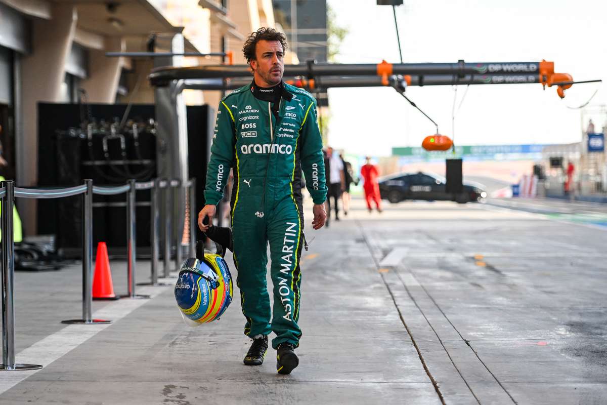Drama la Aston Martin AMR26 cedeaza cu Fernando Alonso la volan