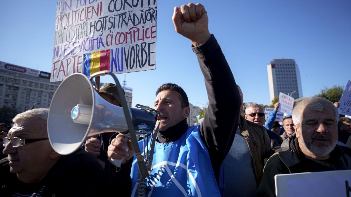 Minerii protesteaza in Bucuresti Cer compensatii pe o perioada de 48 de luni pentru cei concediati si