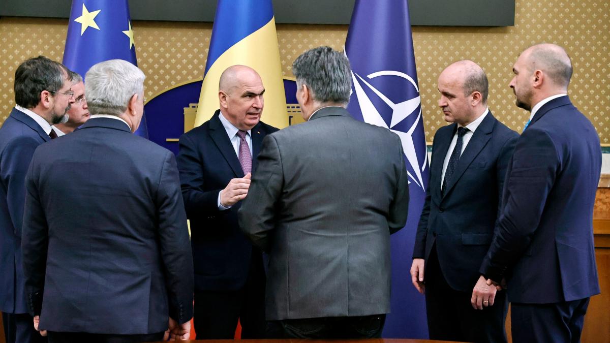 Revolta impotriva lui Bolojan Peste 1300 de primarii incep de astazi greva de avertisment