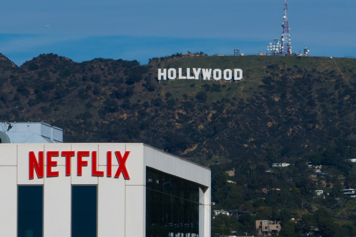 Terifiant Hollywoodul condamna implicarea lui Trump in vanzarea studioului