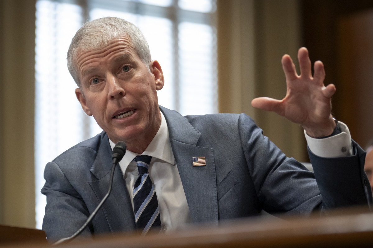 Administratia Trump activeaza puteri de urgenta pentru reluarea activitatilor petroliere de a lungul coastei Californiei