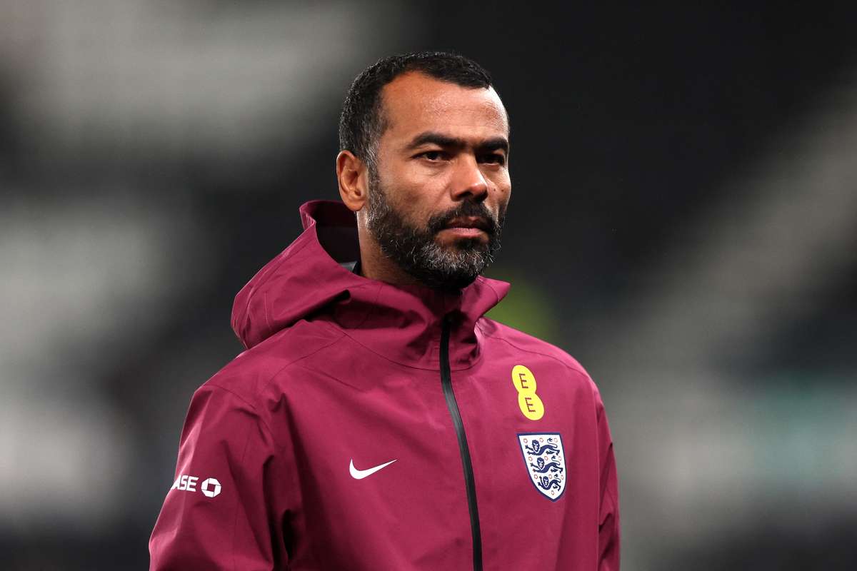 Ashley Cole va pregati o echipa din Italia