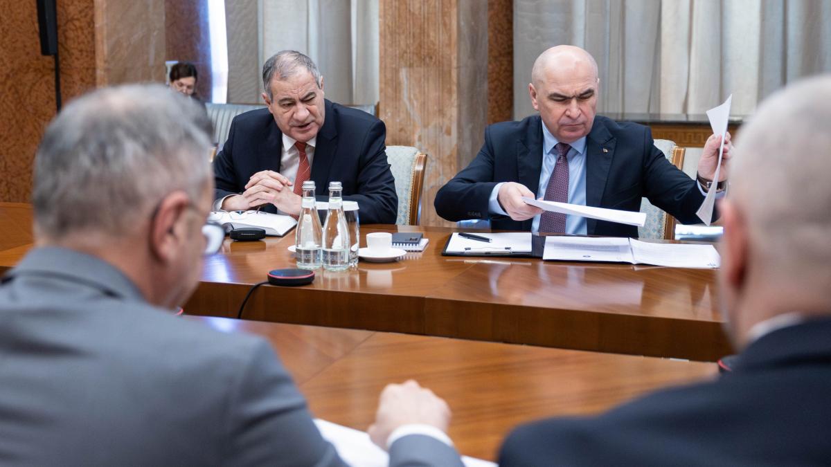 Bugetul pentru 2026 a fost prezentat Pensii si salarii blocate Riscuri semnale de Guvern