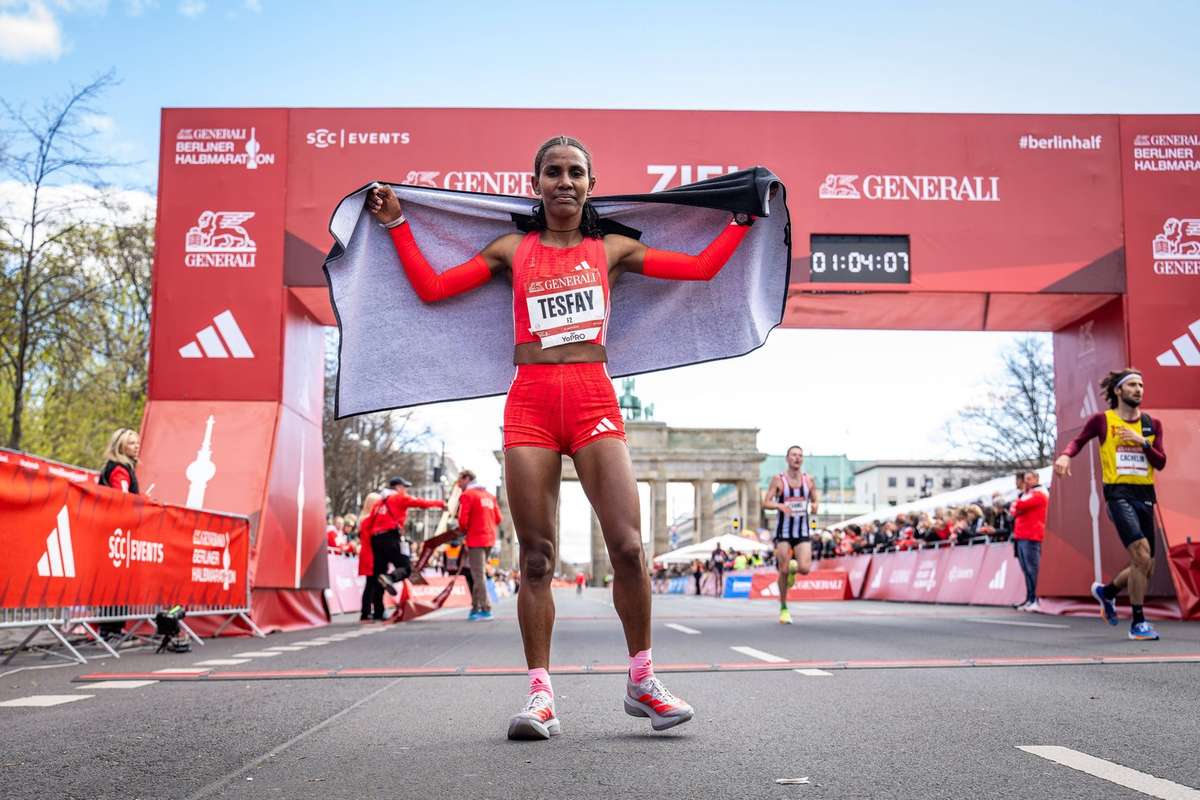 Etiopiana Fotyen Tesfay a realizat al doilea cel mai bun timp din istorie la maraton in Barcelona