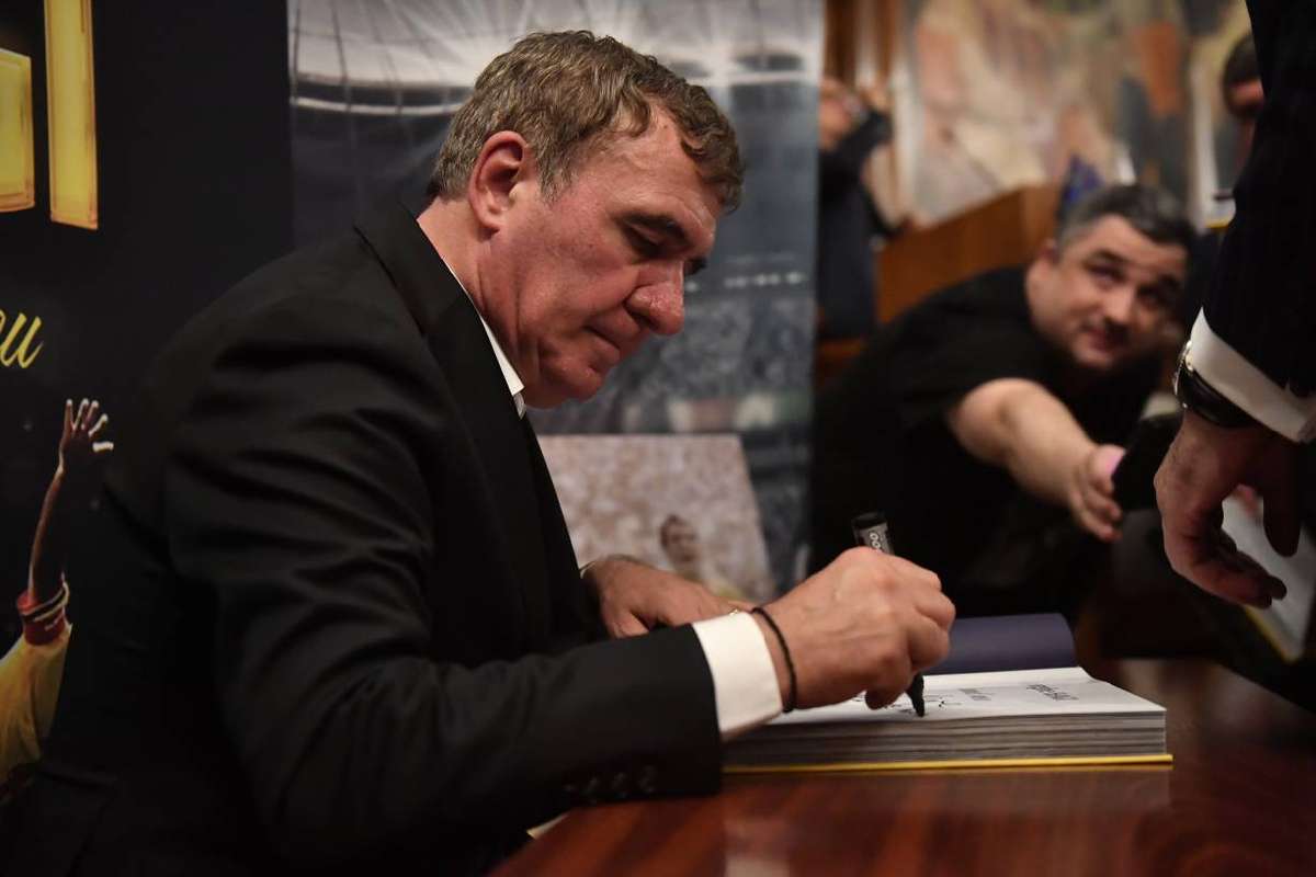 Gica Hagi Raspunde dupa ce a renuntat la pachetul majoritar de la Farul Un pas firesc