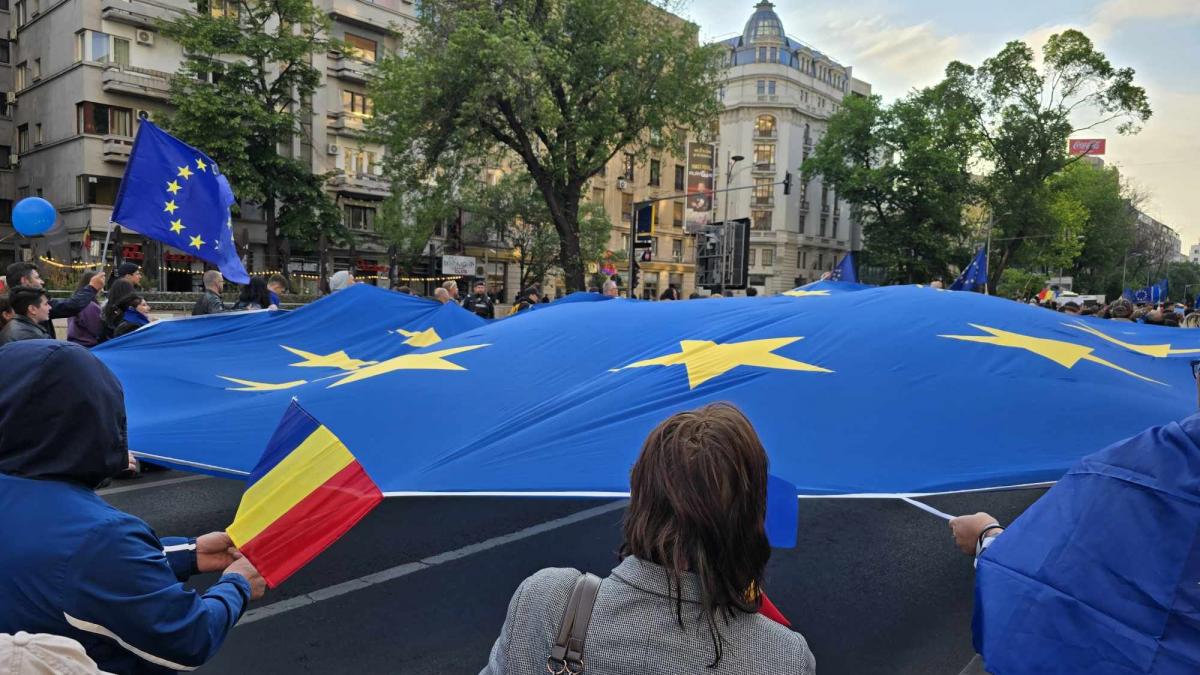 INSCOP Peste 76 8 dintre romani considera ca trebuie sa ramanem in NATO si Uniunea Europeana