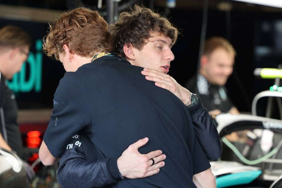 Jannik Sinner l a felicitat pe Kimi Antonelli pentru victoria din Marele Premiu al Chinei