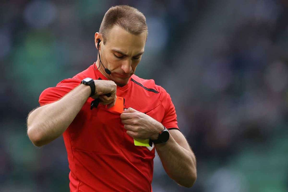 Modificari semniificative in regulile jocului de fotbal ce se va intampla cu VAR ul