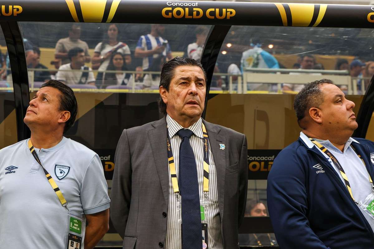 Nationale pe care o antreneaza a suferit o infrangere de 0 7 dar federatia i a propus un nou contract