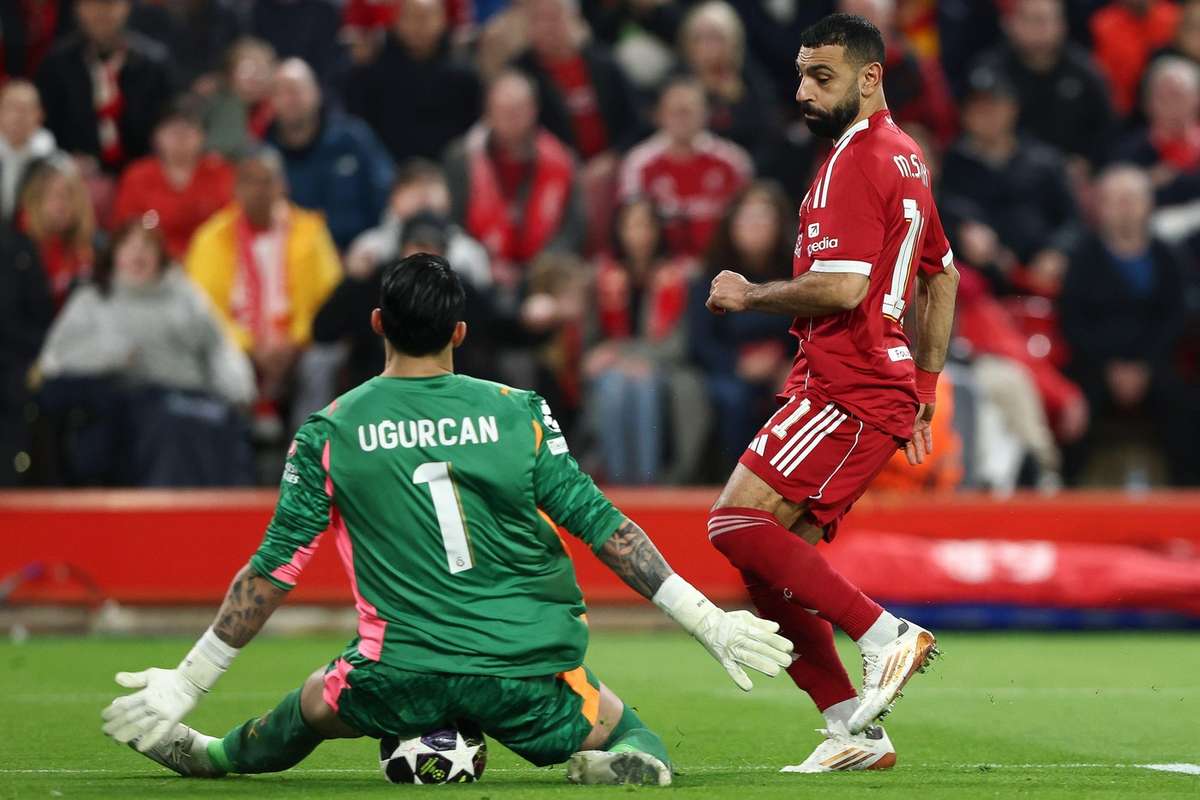 Nu dar Lucescu are probleme Doi titulari ai Turciei in incertitudine pentru duelul de la Istanbul