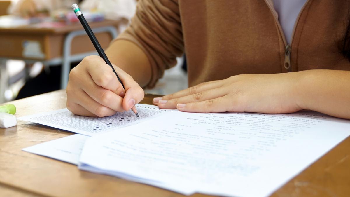 Simularea Evaluarii Nationale 2026 la Limba Romana Aproape 3000 de elevi nu se prezinta la examenul de astazi