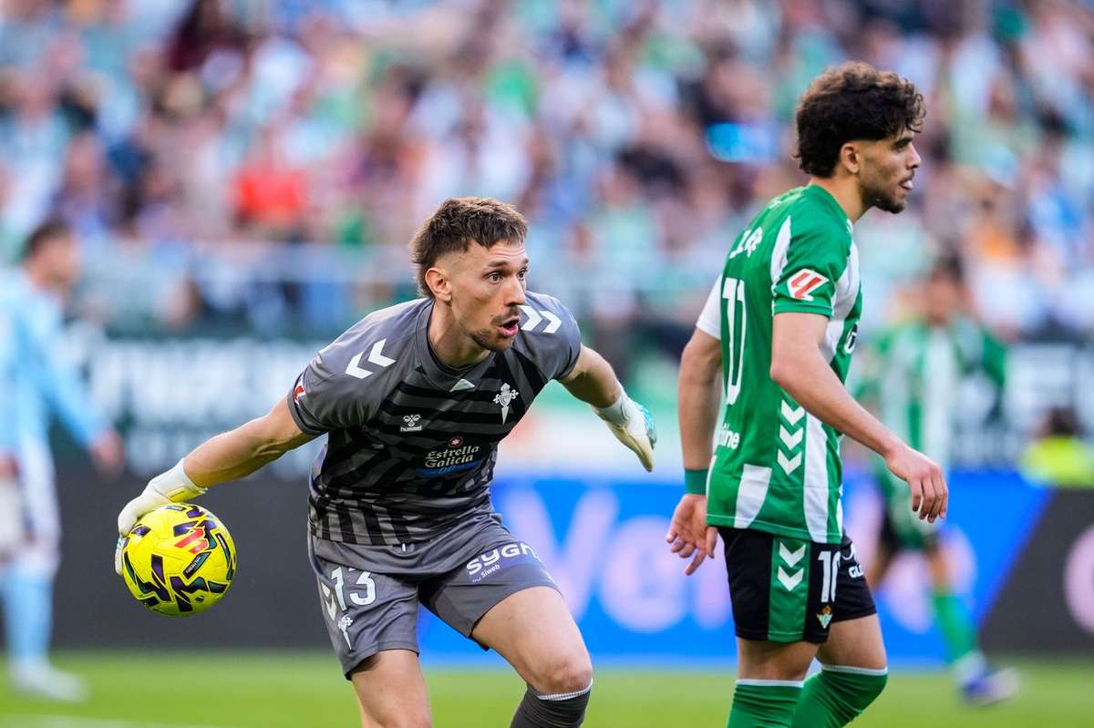 VIDEO Ionut Radu incaseaza un gol de la un fost jucator al echipelor Barcelona si Arsenal