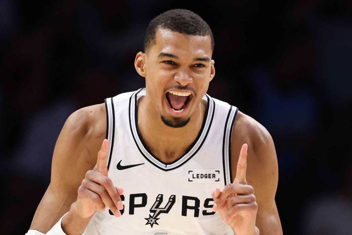 Victor Wembanyama realizeaza cel mai rapid double double din istoria NBA