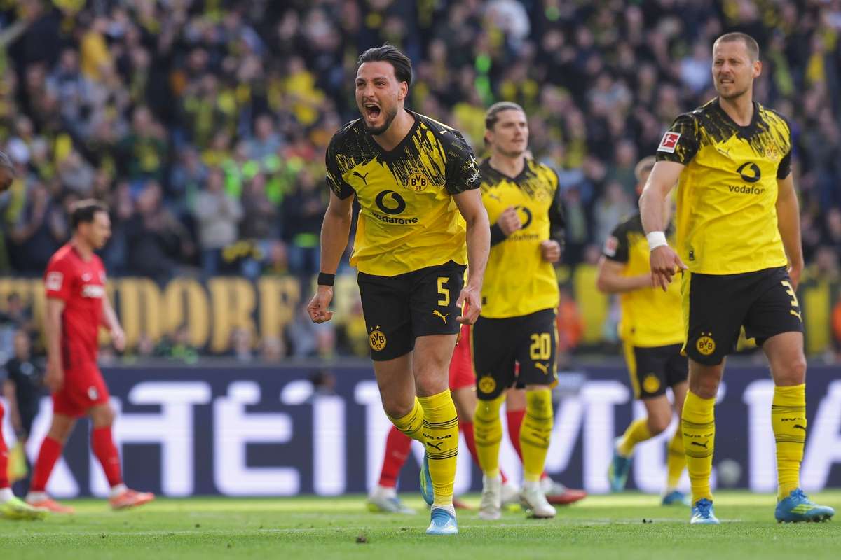 Borussia Dortmund invinge clar Freiburg si obtine calificarea matematica in Champions League
