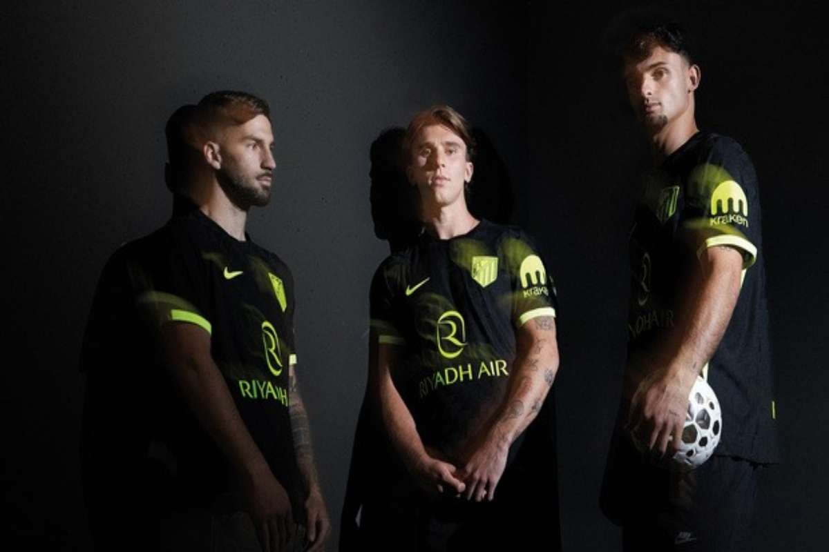 Atletico Madrid isi lanseaza a doua uniforma pentru sezonul urmator