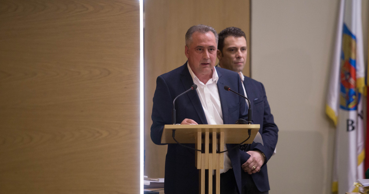 Presedintele Autoritatii Vamale Romane Mihai Savin arestat de procurori impreuna cu inca doua persoane