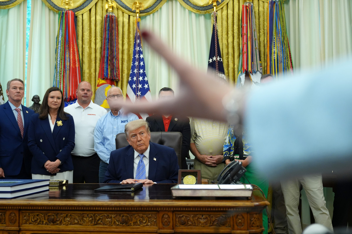 Trump a anulat ordinul prin privind inteligenta artificiala dupa ce David Sacks a exprimat ingrijorari din partea industriei
