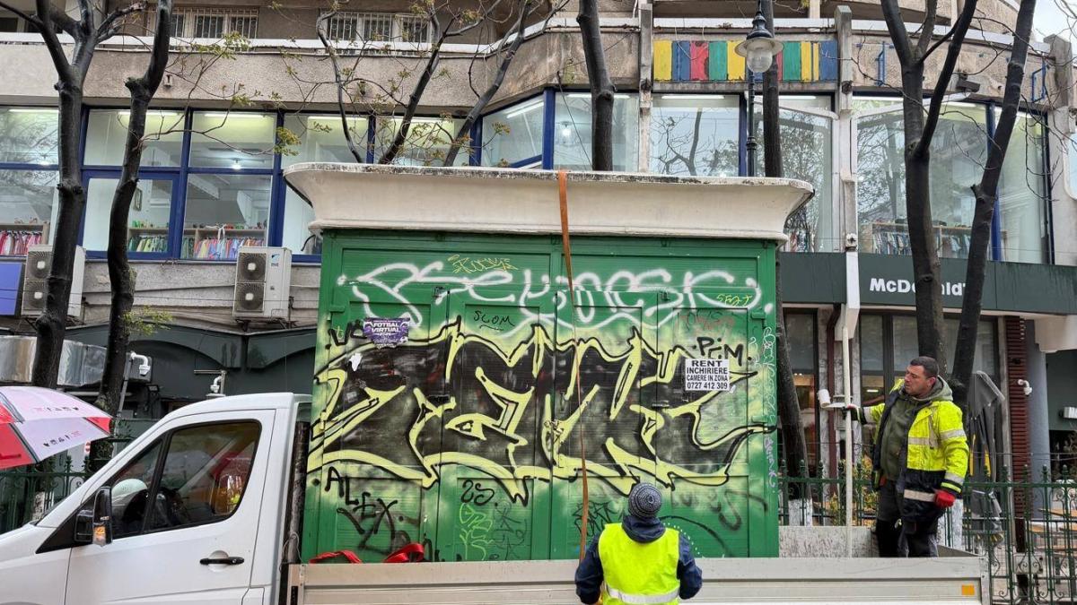 Un chioc uitat timp de 20 de ani in centrul Bucurestiului a fost distrus de autoritatI Fotografii cu ceea ce