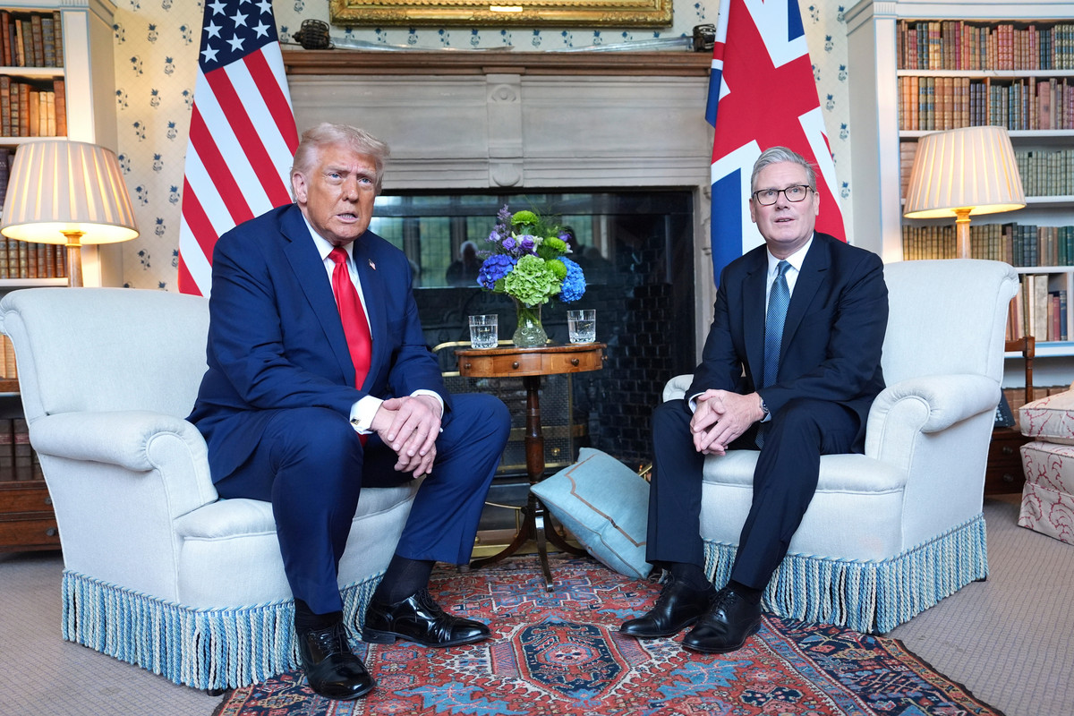 De ce Marea Britanie si America nu pot preveni demiterea liderilor lor