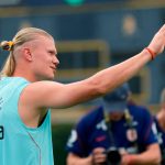 Haaland intampinat cu aplauze de fanii hocheiului Norvegianul a fost prezent la finala Cupei Stanley
