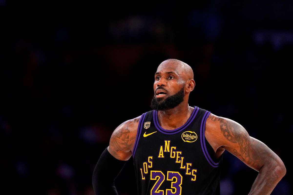 LeBron James pe punctul de a parasi Los Angeles Lakers si de a deveni jucator liber
