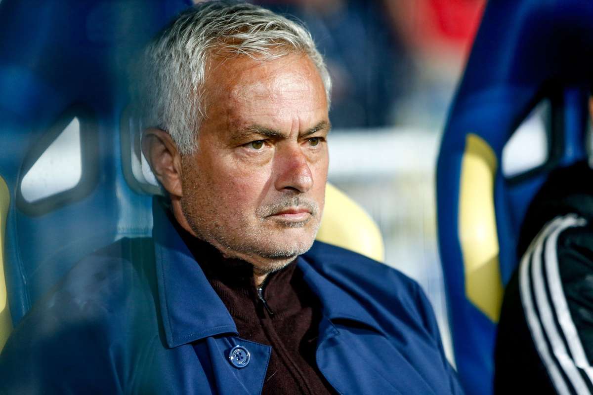 Mourinho ii da o prima lovitura rivalei Barcelona Un jucator dorit pe Camp Nou la un pas de Real Madrid