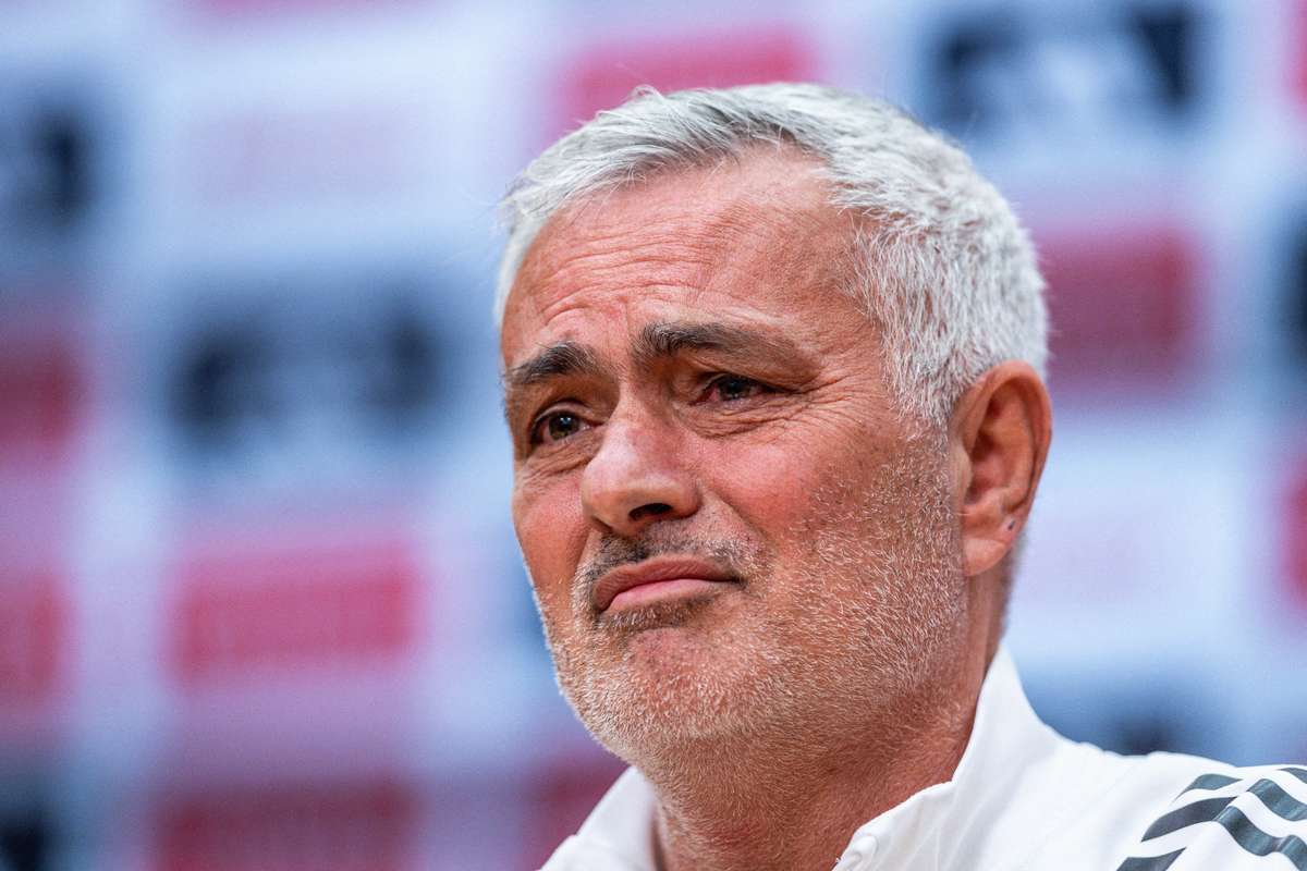 Mourinho isi cere scuz in fata Benficai Portughezul afirma ca videoclipul lui Florentino a fost creat cu ajutorul inteligentei artificiale