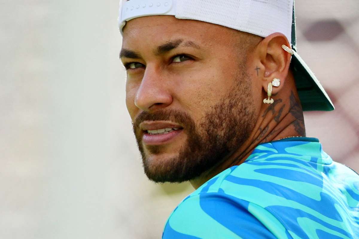Neymar a avut prima sesiune de antrenament la Cupa Mondială 2 Neymar a avut prima sesiune de antrenament la Cupa Mondiala