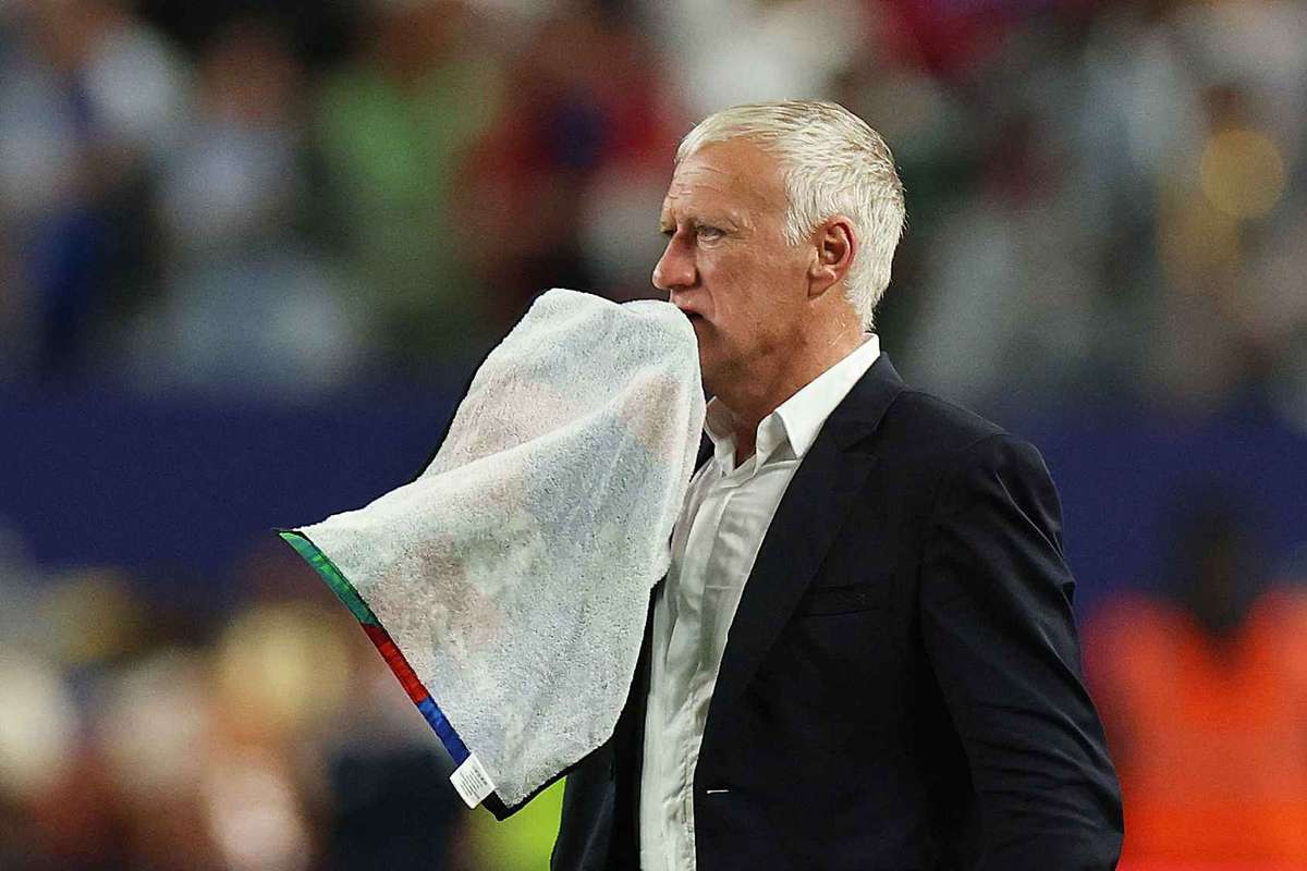 Norvegia Franta va incepe cu un moment de reculegere in memoria mamei lui Didier Deschamps