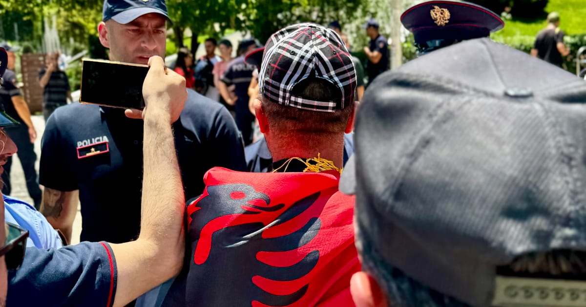 Protestatarii si politia se infrunta in Albania la o zi dupa vizita europarlamentarilor