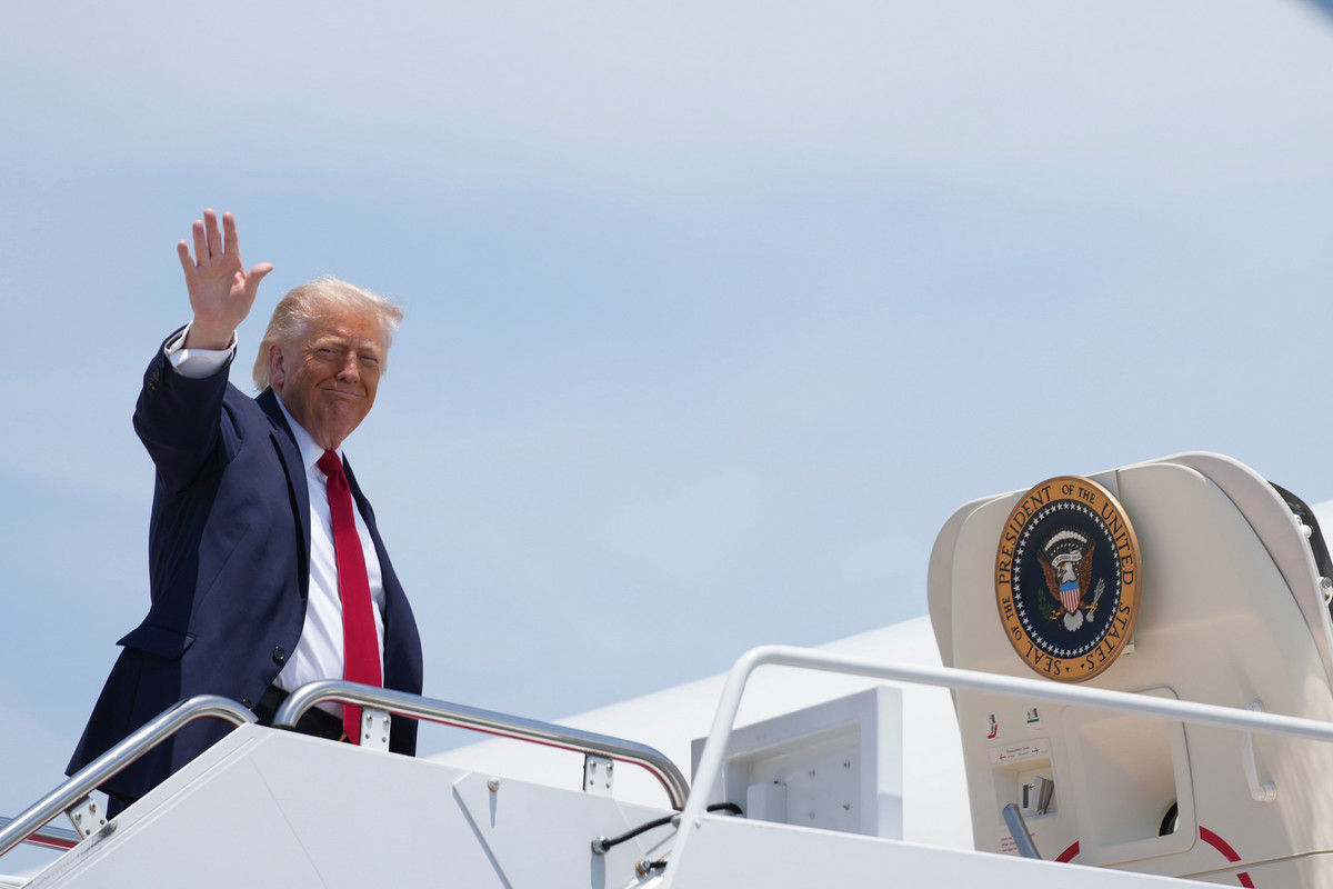 Trump va avea o intalnire cu companii de inteligenta artificiala pentru discutii legatede planul de impartire a profitului cu guvernul saptamana viitoare