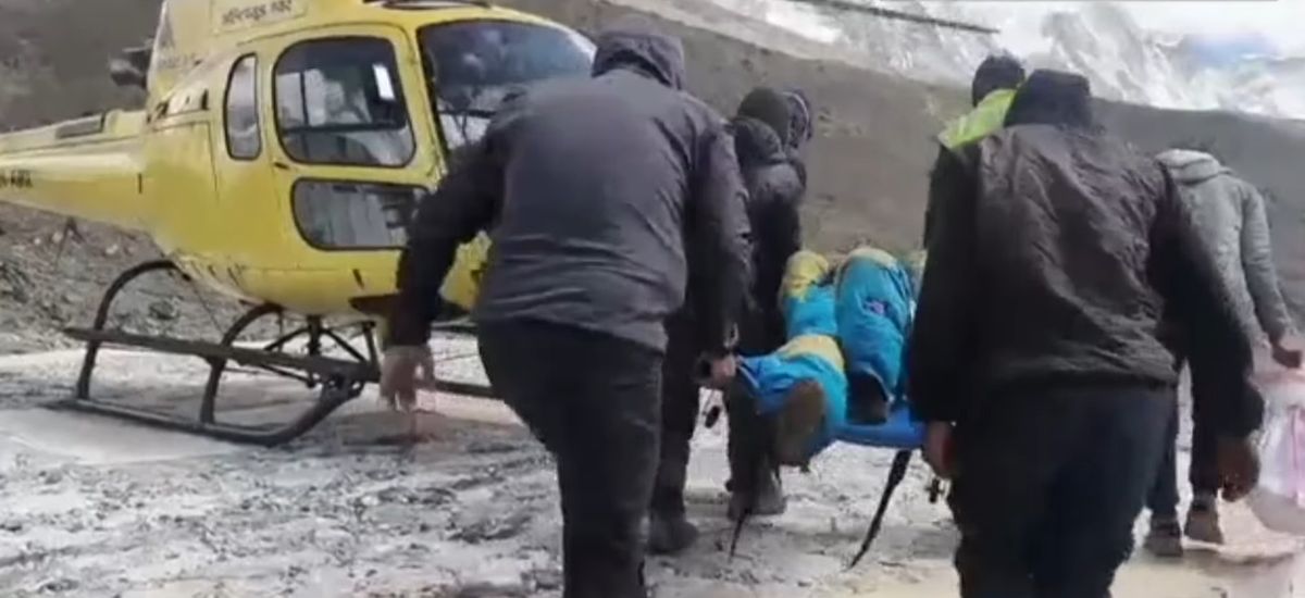 Un ghid turistic disparut timp de sase zile pe Everest a fost gasit in viata Cum a reusit sa supravietuiasca barbatul de 52 de ani Ma dureau dintii