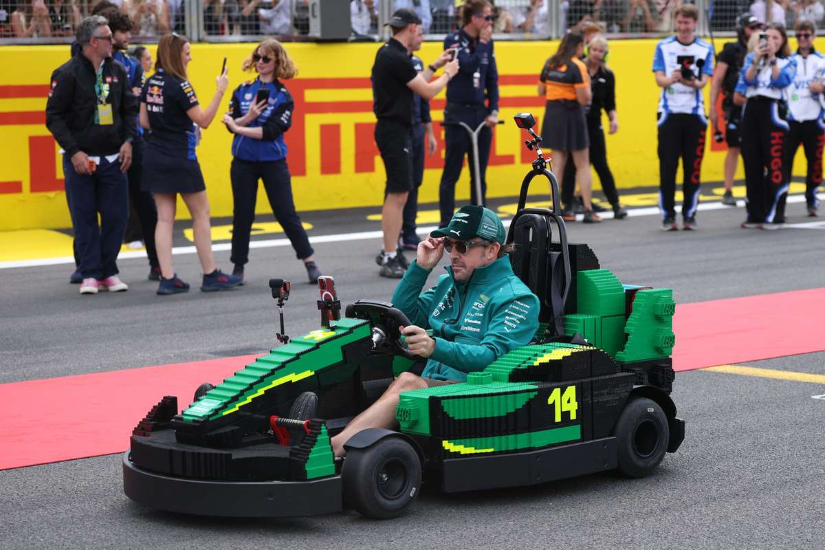 Alonso castiga din nou o cursa de Formula 1 de data aceasta cu monoposturi LEGO