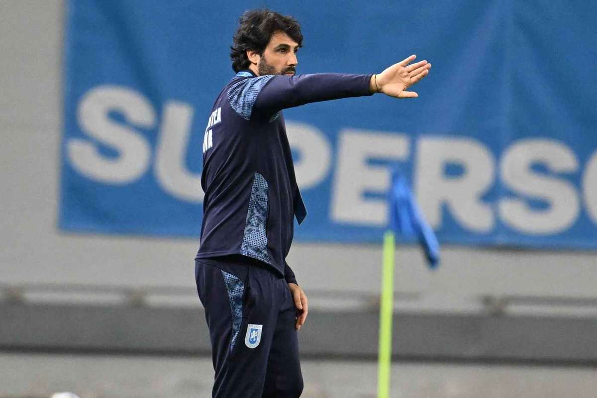 Arbitri din Suedia si Italia la meciul dintre Universitatea Craiova si Levski Sofia