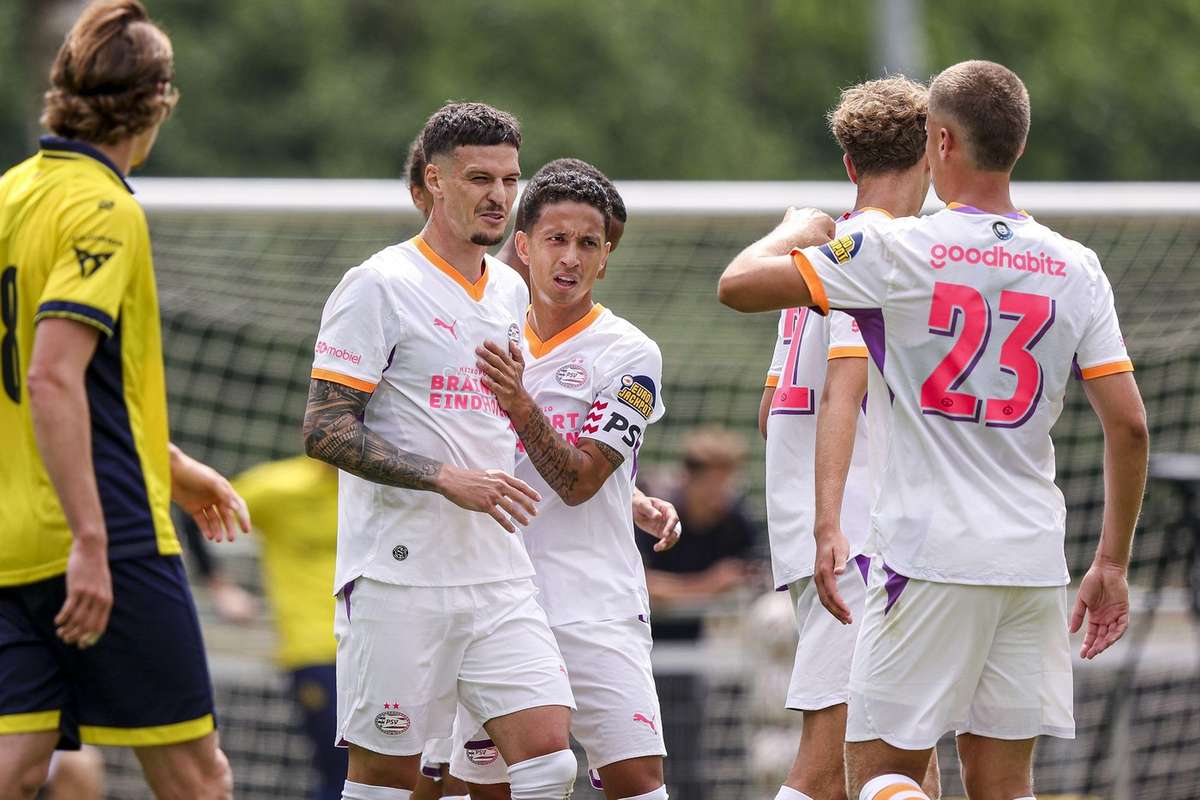 Dennis Man marchează în confruntarea cu Darius Olaru: PSV și Union Saint Gilloise încheie la egalitate. 2 Dennis Man marcheaza in confruntarea cu Darius Olaru PSV si Union Saint Gilloise incheie la egalitate